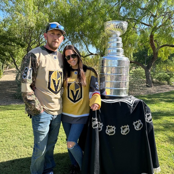 CLOSET CLEAROUT W/ PRIZES - Picture 5 of 11